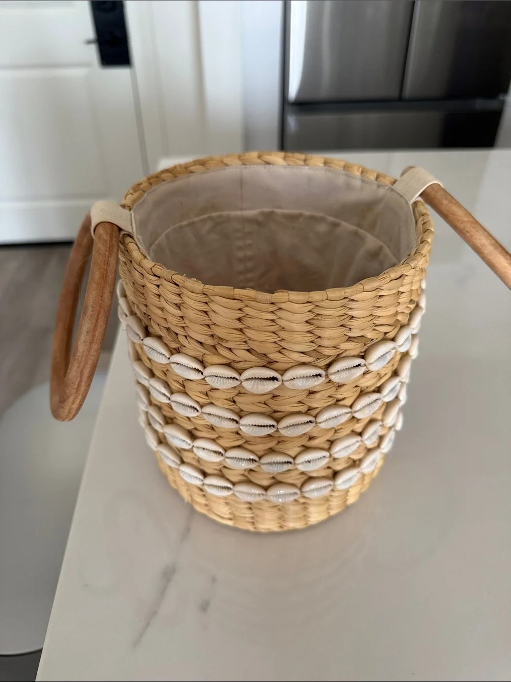 Poolside Raffia Conch Bucket Bag - Picture 3 of 4
